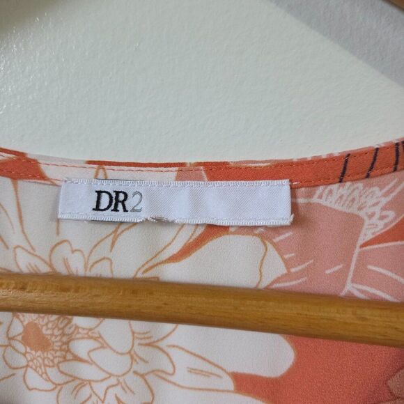 EUC DR2 FLORAL SPLIT V NECK FLORAL TOP SIZE MEDIUM SIZE TAG REMOVED - Picture 13 of 16